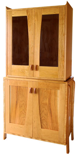 無垢材の木目を生かして制作した、手作り無垢家具・食器棚”エボルーション”