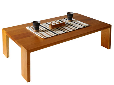 ローテーブル”マイヤーズ”・天板と、脚部を蟻組みで接いだローテーブルです。